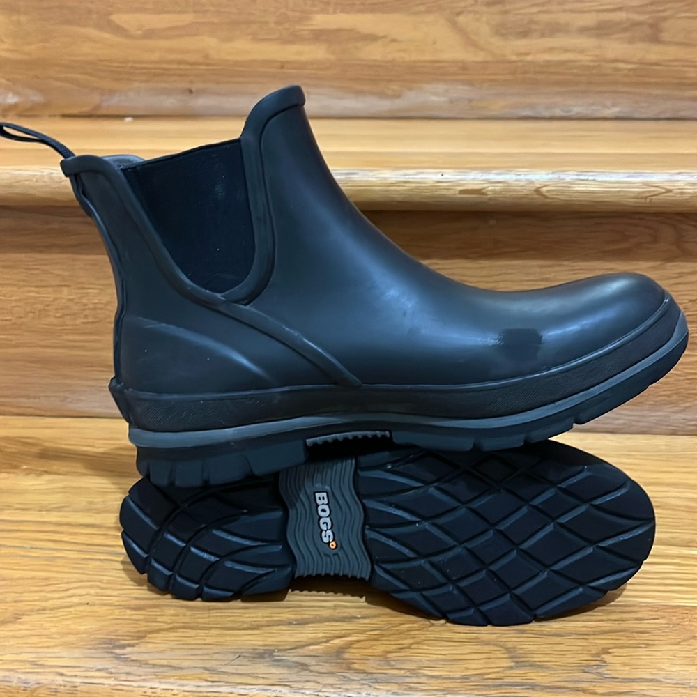 Bogs black rain boots size 8